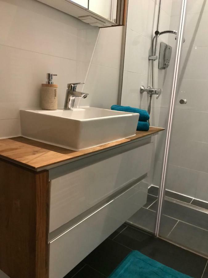Neu Renovierte Unterkunft Viena Exterior foto