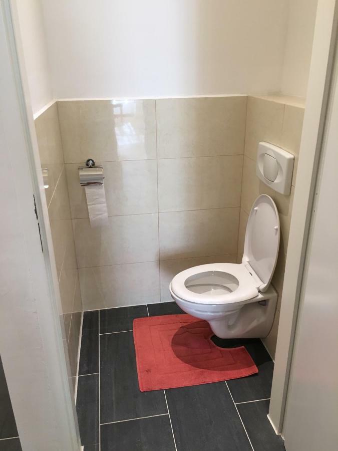Neu Renovierte Unterkunft Viena Exterior foto